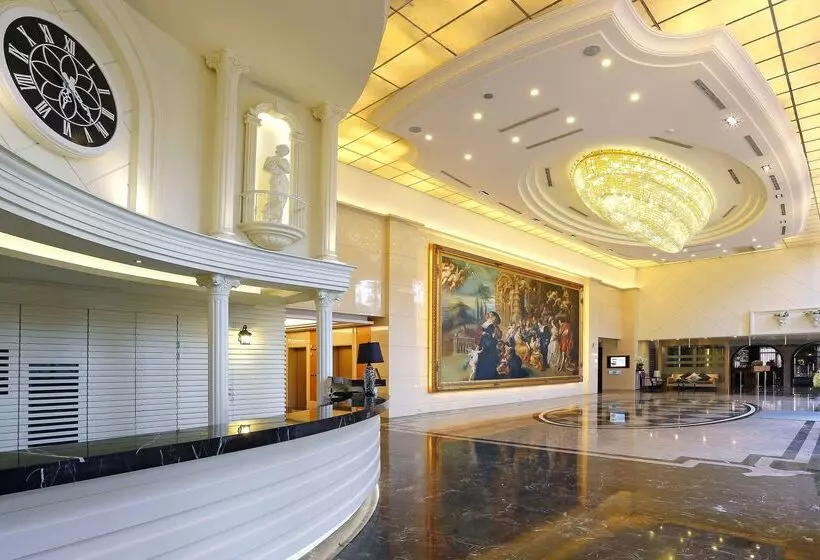 Fotos del hotel Golden Tulip Aesthetics Hotel:  3