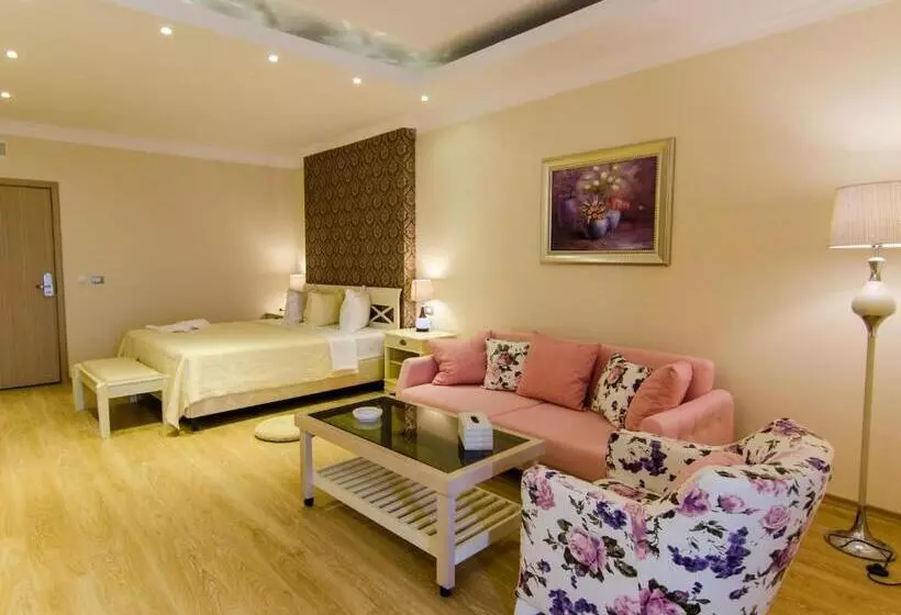 Phoenicia Luxury