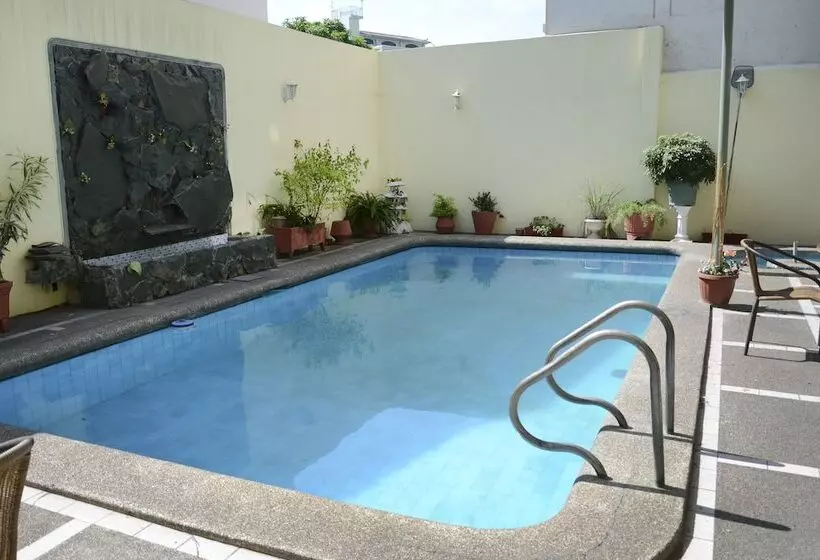Fotos del hotel Hostal Perla Real Inn:  2