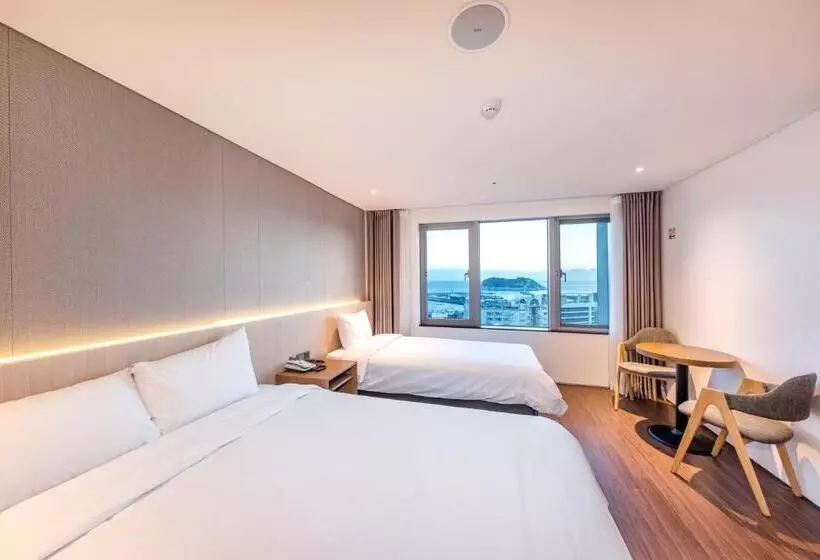 Fotos del hotel First70:  18