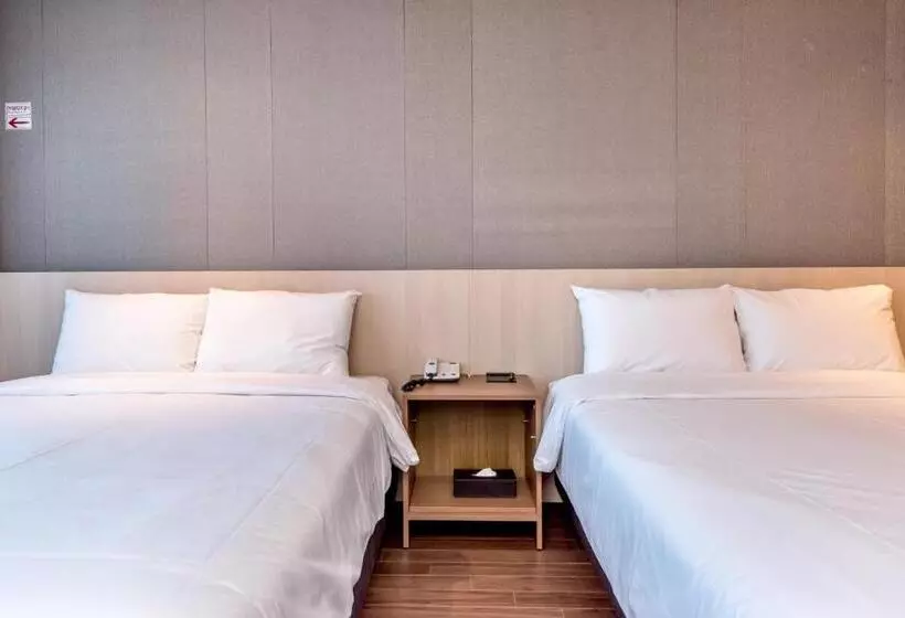 Fotos del hotel First70:  10