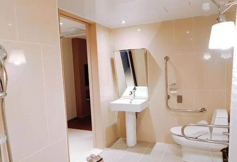 Fotos del hotel First70:  3