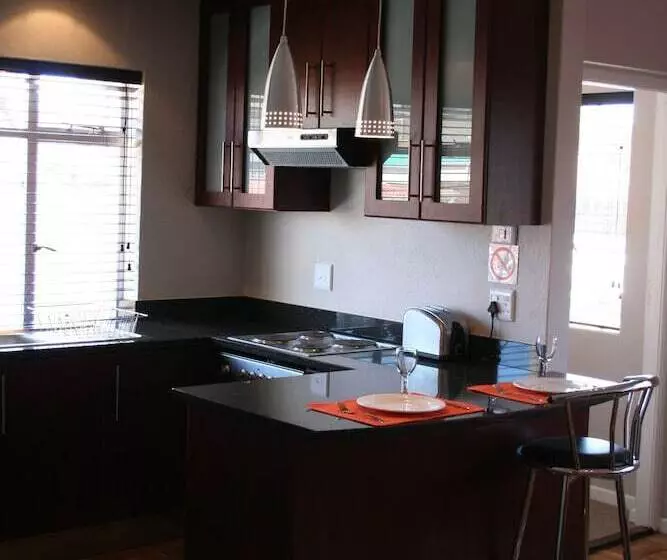 Fotos del hotel 10 On Cape Self Catering Apartments:  14