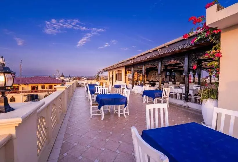 Fotos del hotel Golden Tulip Stone Town Boutique:  7