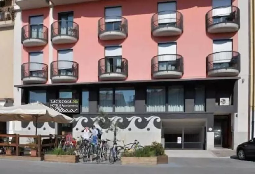 Fotos del hotel Lacromabio   & Apartments:  24