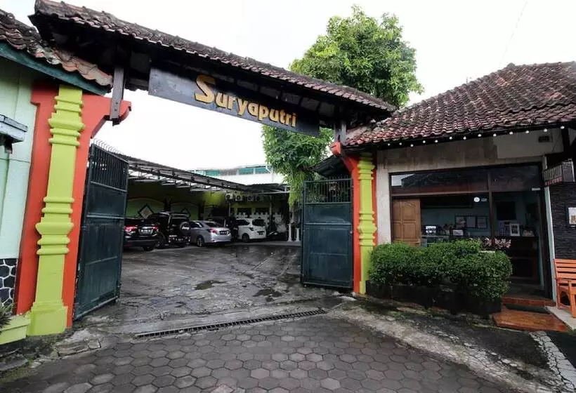 Fotos del hotel Reddoorz Plus Syariah Near Lempuyangan Station 3:  9