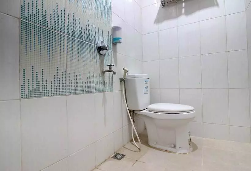 Fotos del hotel Reddoorz Plus Syariah Near Lempuyangan Station 3:  6