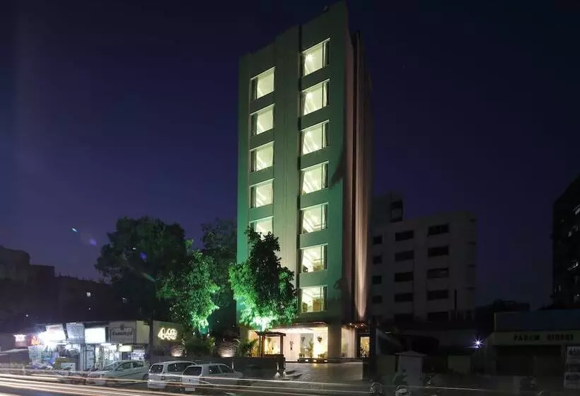 440, A Serene Stay