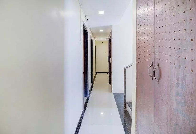 Fotos del hotel Oyo 9748  Girgaon Palace:  3