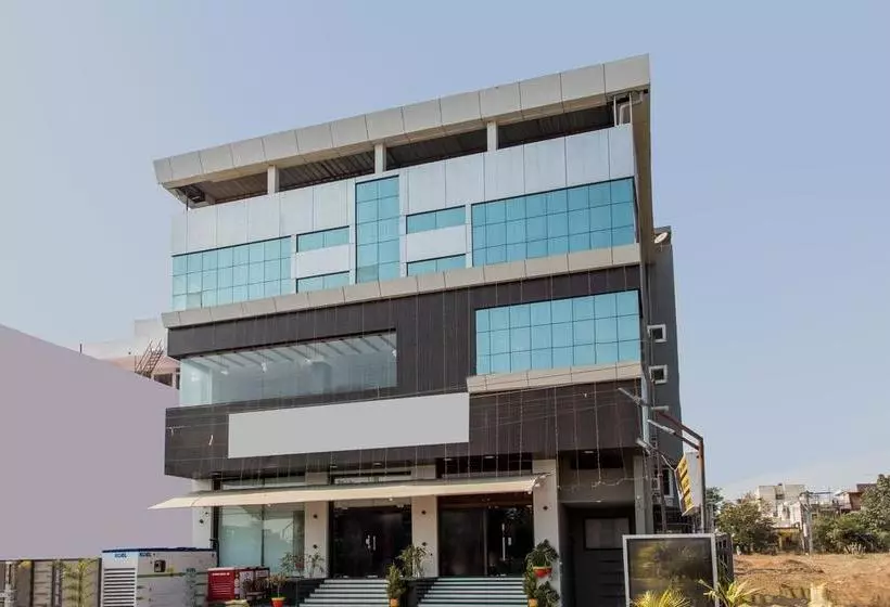 Oyo 9944  Malwa Inn