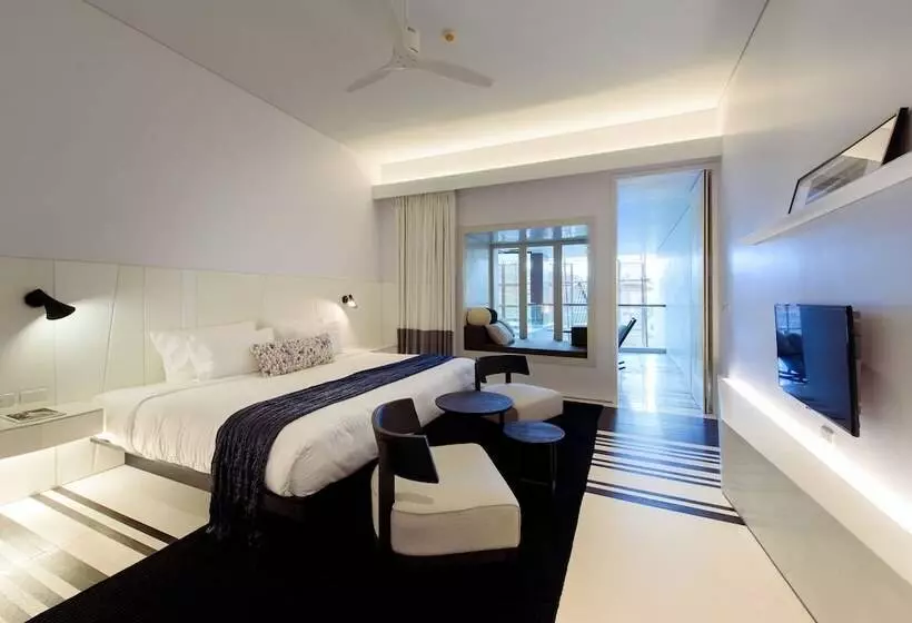 Veranda Pool Suite