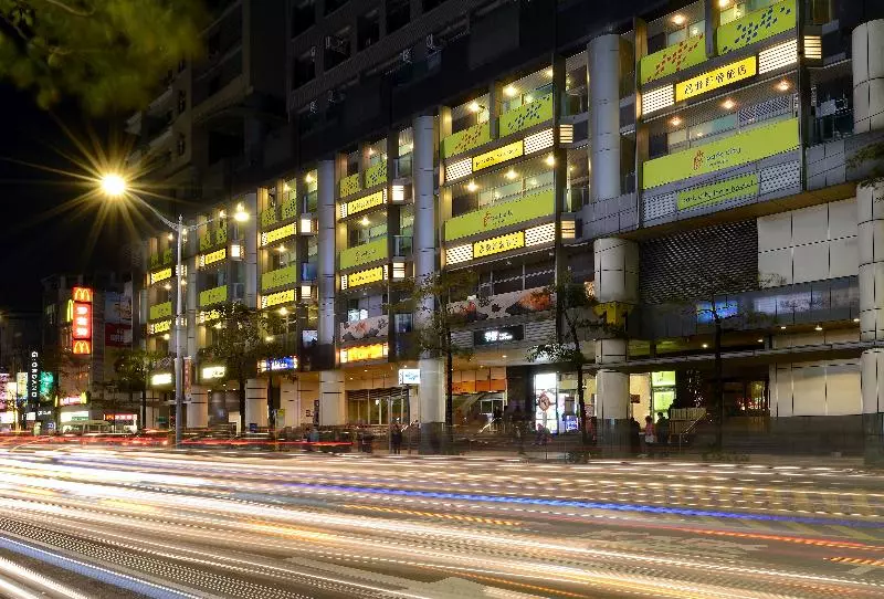 Park City Inn & Hostel  Yonghe Taipei