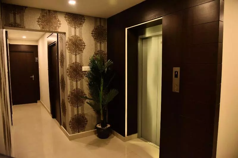 Fotos del hotel Zaith Residency Near Us Consulate & Apollo Hospitals:  3