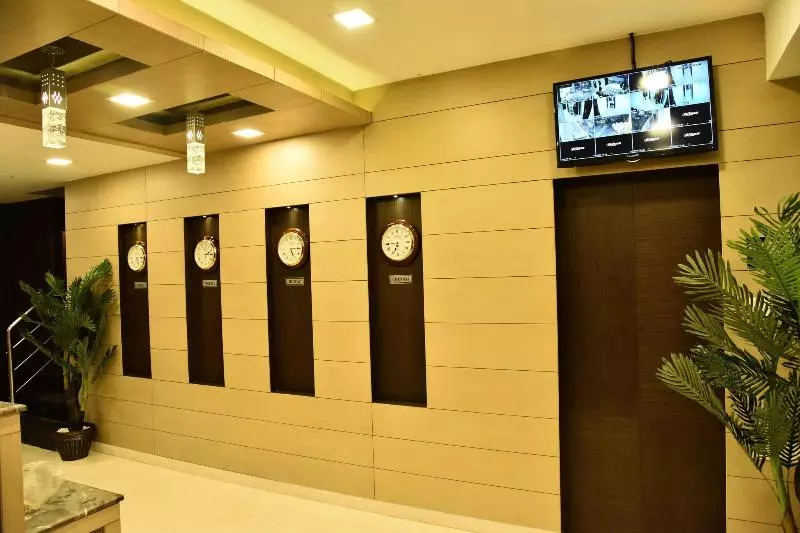 Fotos del hotel Zaith Residency Near Us Consulate & Apollo Hospitals:  21