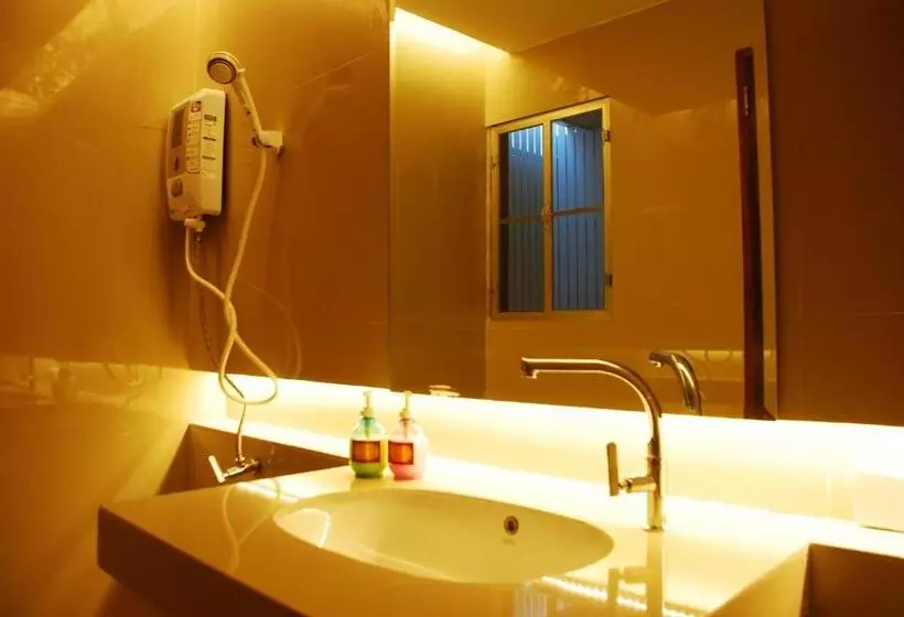 Fotos del hotel The White Elephant Home:  7