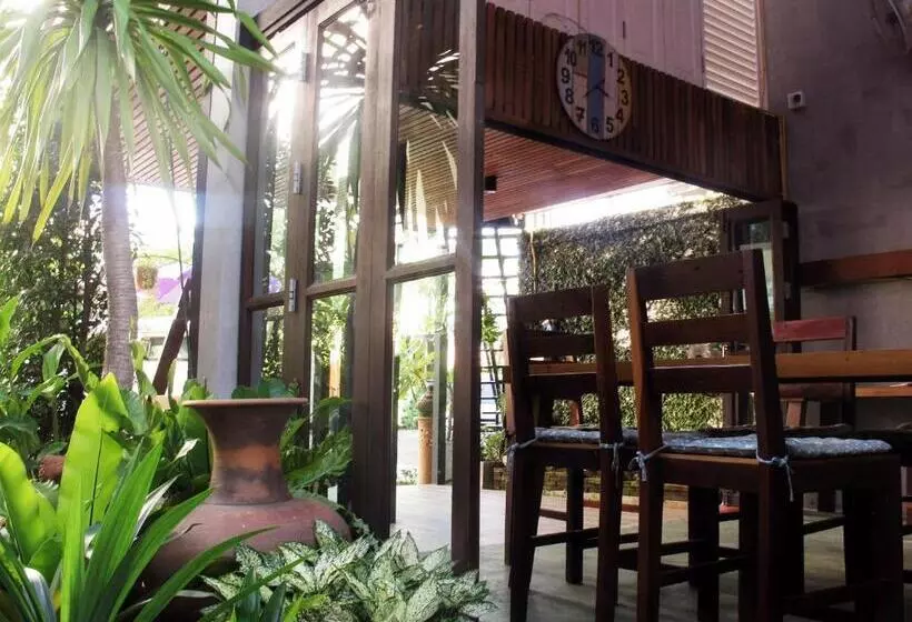 Fotos del hotel The White Elephant Home:  2