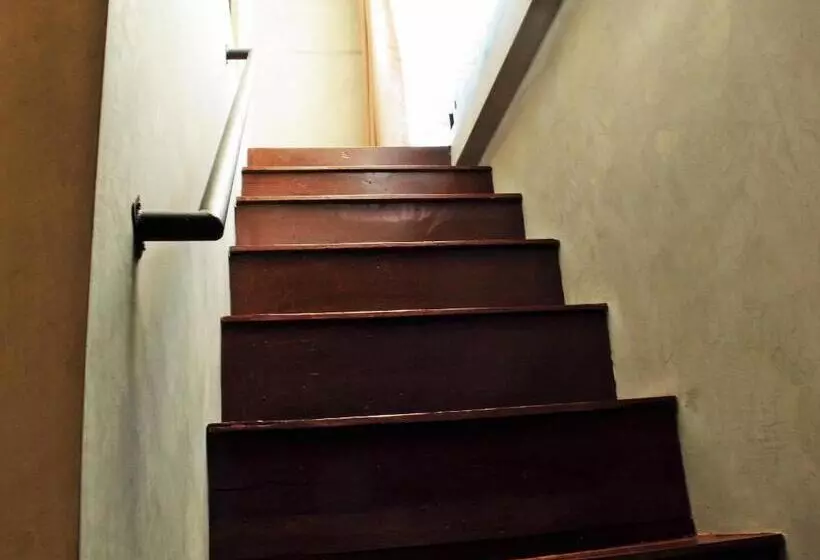 Fotos del hotel The White Elephant Home:  5