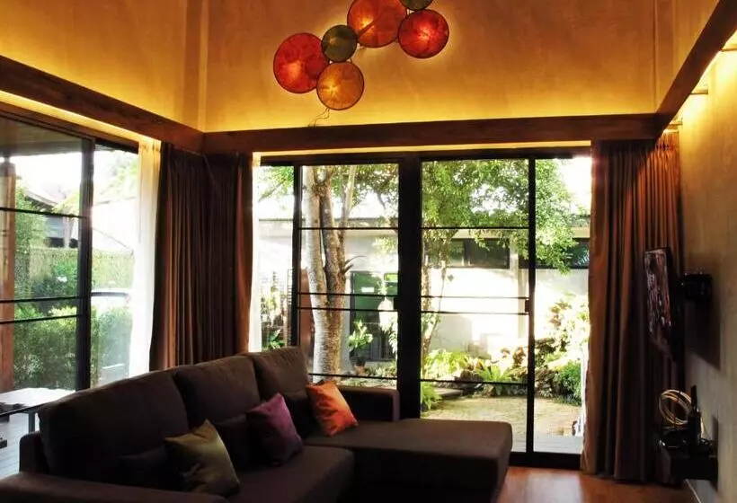 Fotos del hotel The White Elephant Home:  24