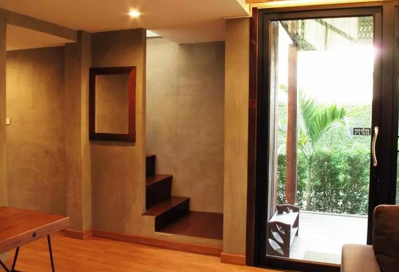 Fotos del hotel The White Elephant Home:  8