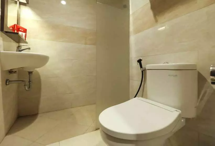Fotos del hotel Reddoorz Plus Near Pantai Losari:  16
