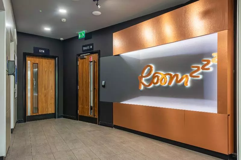 Fotos del hotel Roomzzz London Stratford:  2