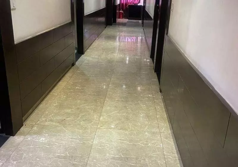 Fotos del hotel Fabhotel Metro Park:  8