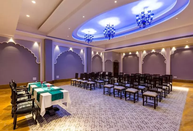 Fotos del hotel Sairafort Sarovar Portico:  15