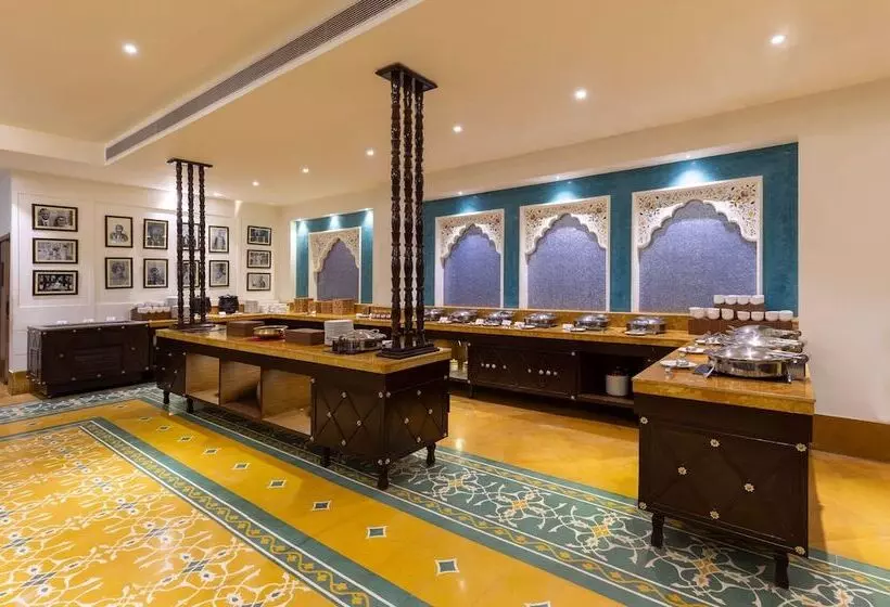 Fotos del hotel Sairafort Sarovar Portico:  14