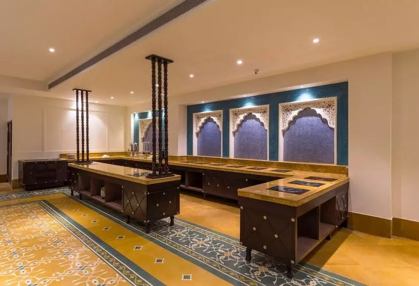 Fotos del hotel Sairafort Sarovar Portico:  20