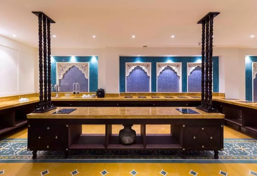 Fotos del hotel Sairafort Sarovar Portico:  13