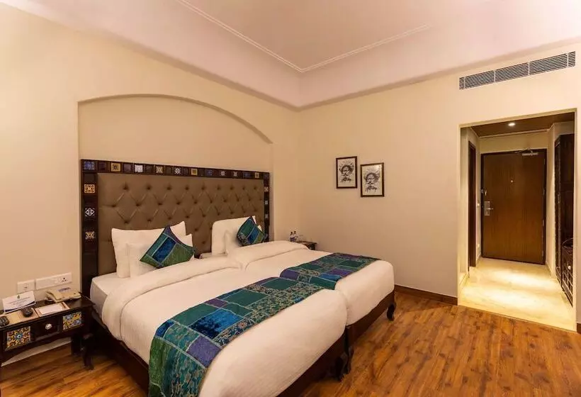 Fotos del hotel Sairafort Sarovar Portico:  2