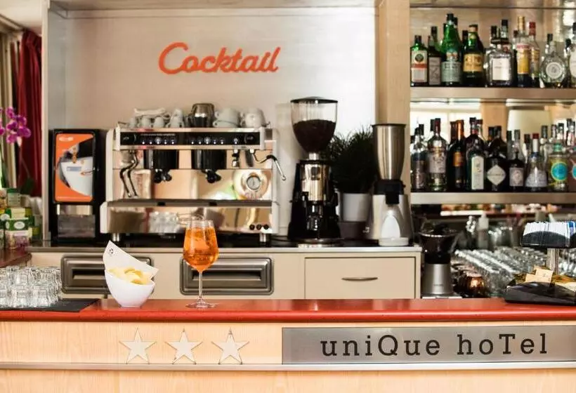 Fotos del hotel Unique:  3