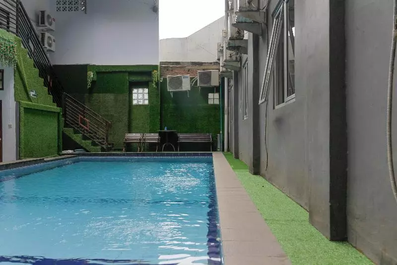 Fotos del hotel Reddoorz Plus Near Budi Luhur University Jakarta:  6