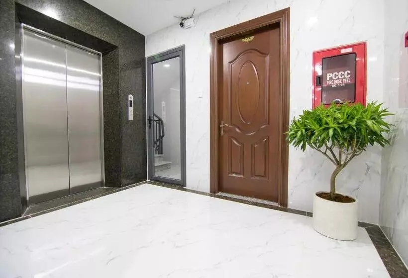 Fotos del hotel Reddoorz Plus Near Etown 2:  22