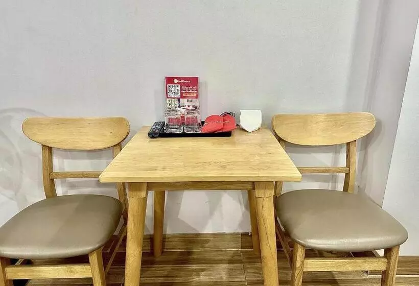 Fotos del hotel Reddoorz Plus Near Etown 2:  17