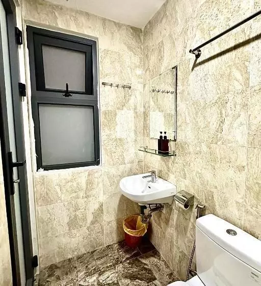 Fotos del hotel Reddoorz Plus Near Etown 2:  18