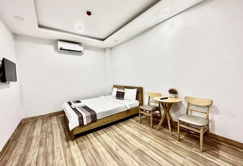Fotos del hotel Reddoorz Plus Near Etown 2:  7
