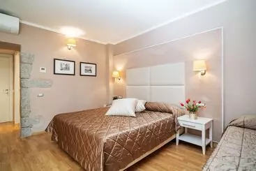 호텔 센트럴레 - Olbia