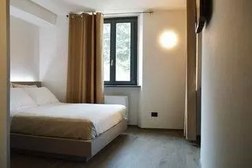 Il Loggiato Dei Serviti - Côme