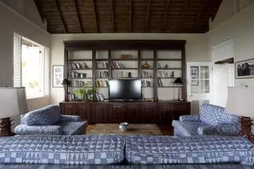 Strawberry Hill - Kingston