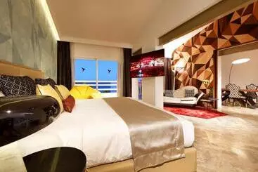 Ushuaïa Ibiza Beach Hotel - Adults Only - Playa d'en Bossa