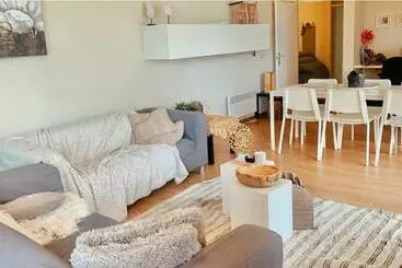 Ruim, Lichtrijk Appartement Met Groot Terras Uitstekend Gelegen In De Panne - De Panne