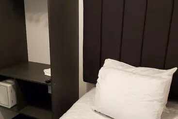 Barrio Inn Padre Mier Hostal & Suites - Monterrey