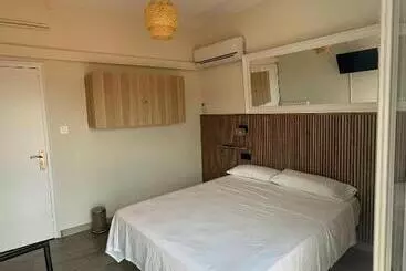 Hostal Restaurant Casa Comaulis - La Vajol