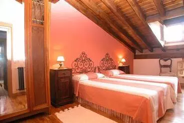 Posada De Peredo Y Villa - Queveda