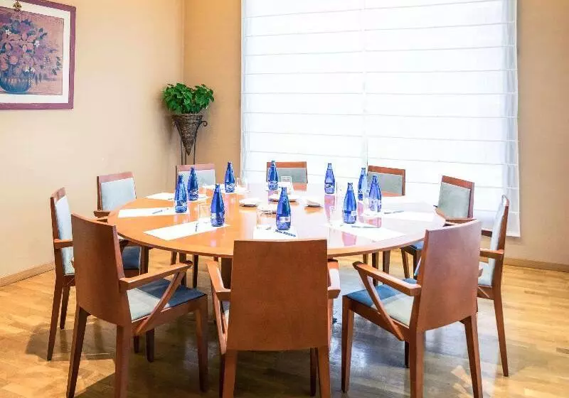 Fotos del hotel Mercure Carlton Rioja:  7