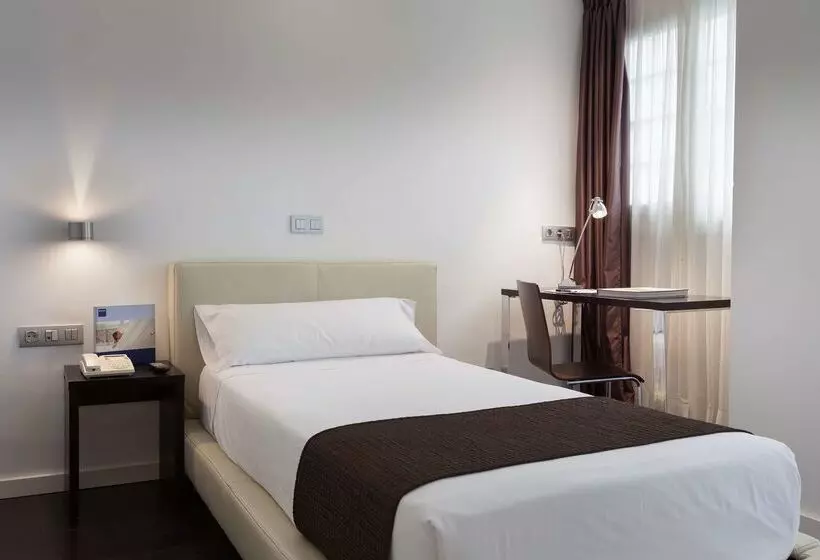 Fotos del hotel Occidental Santa Cruz Contemporáneo:  15