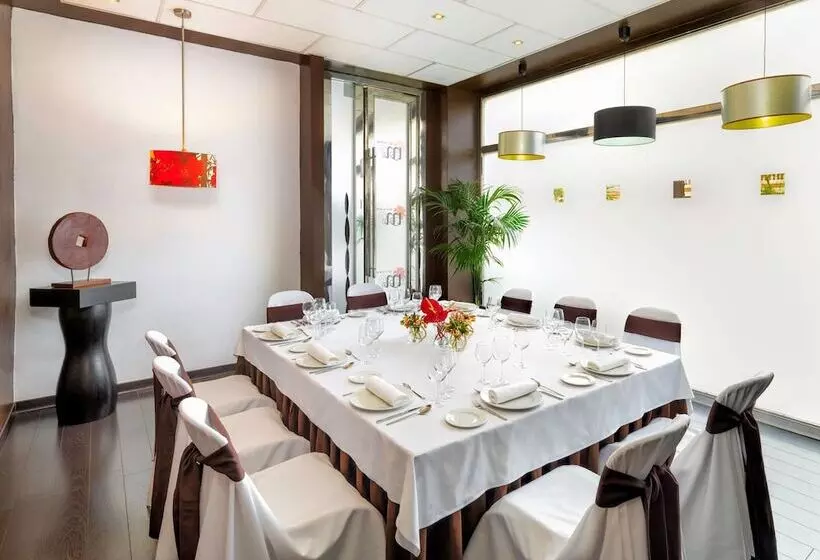 Fotos del hotel Occidental Santa Cruz Contemporáneo:  57