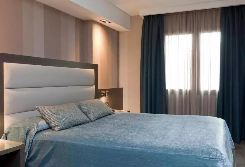 Fotos del hotel Reina Cristina:  15