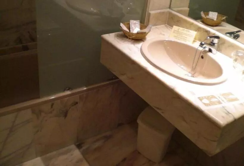 Fotos del hotel Astures:  11